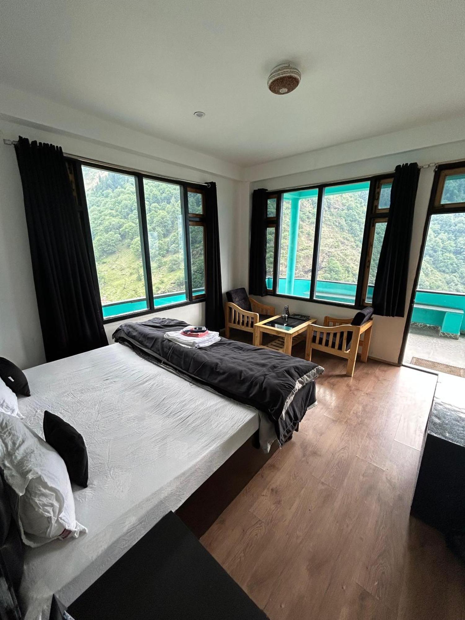 Aman Resort, Tosh Village, Himachal Pradesh Екстериор снимка