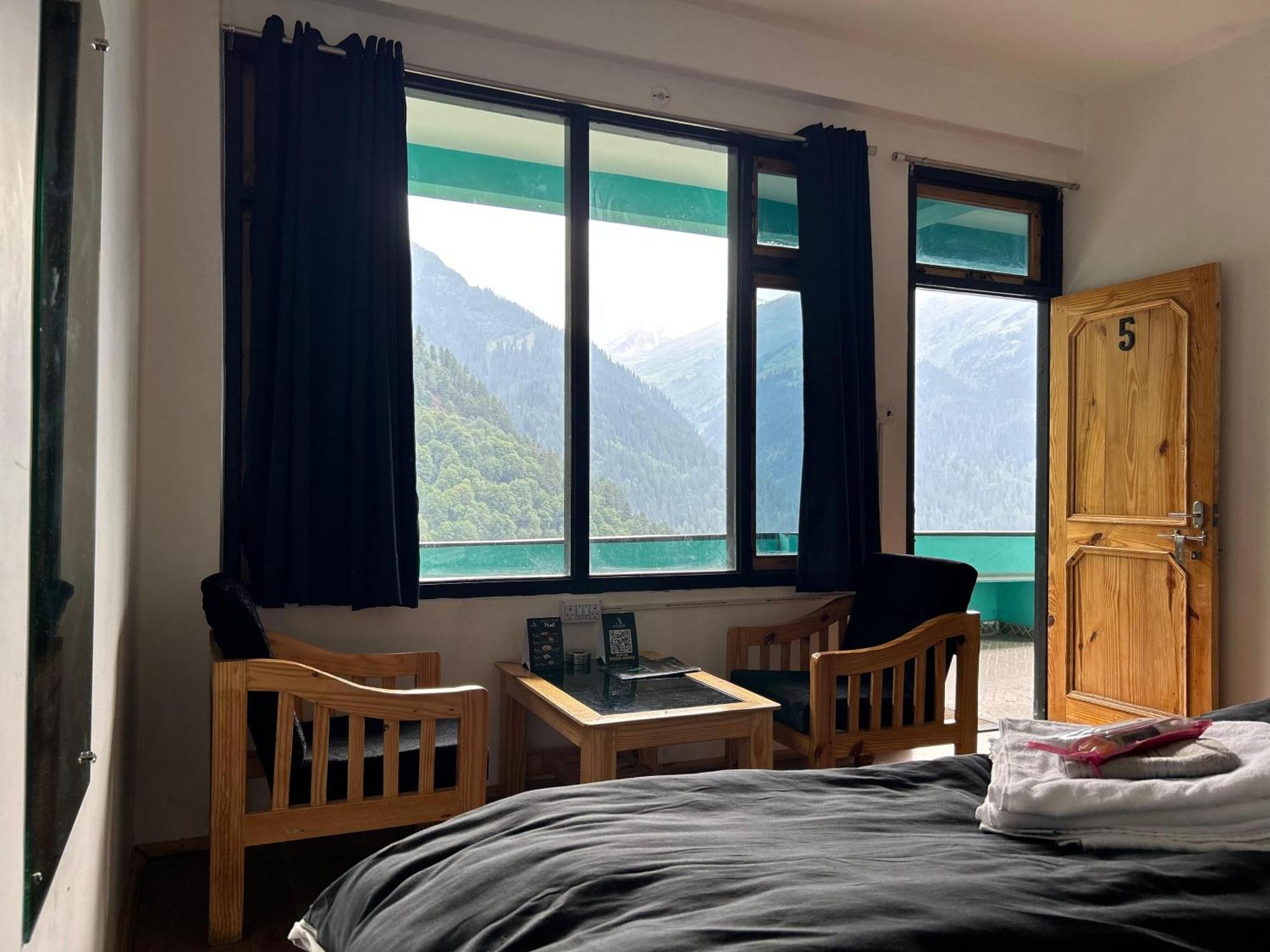 Aman Resort, Tosh Village, Himachal Pradesh Екстериор снимка