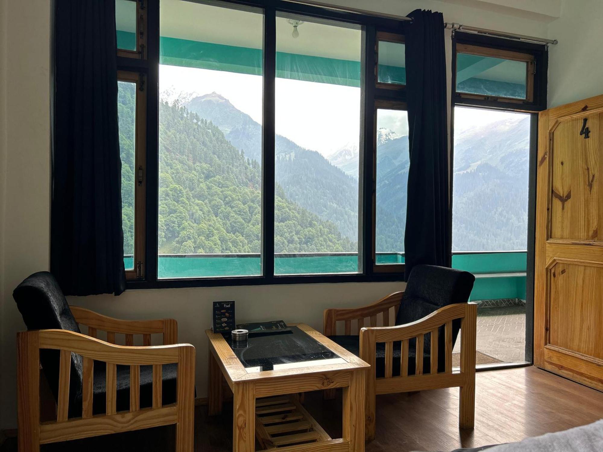 Aman Resort, Tosh Village, Himachal Pradesh Екстериор снимка